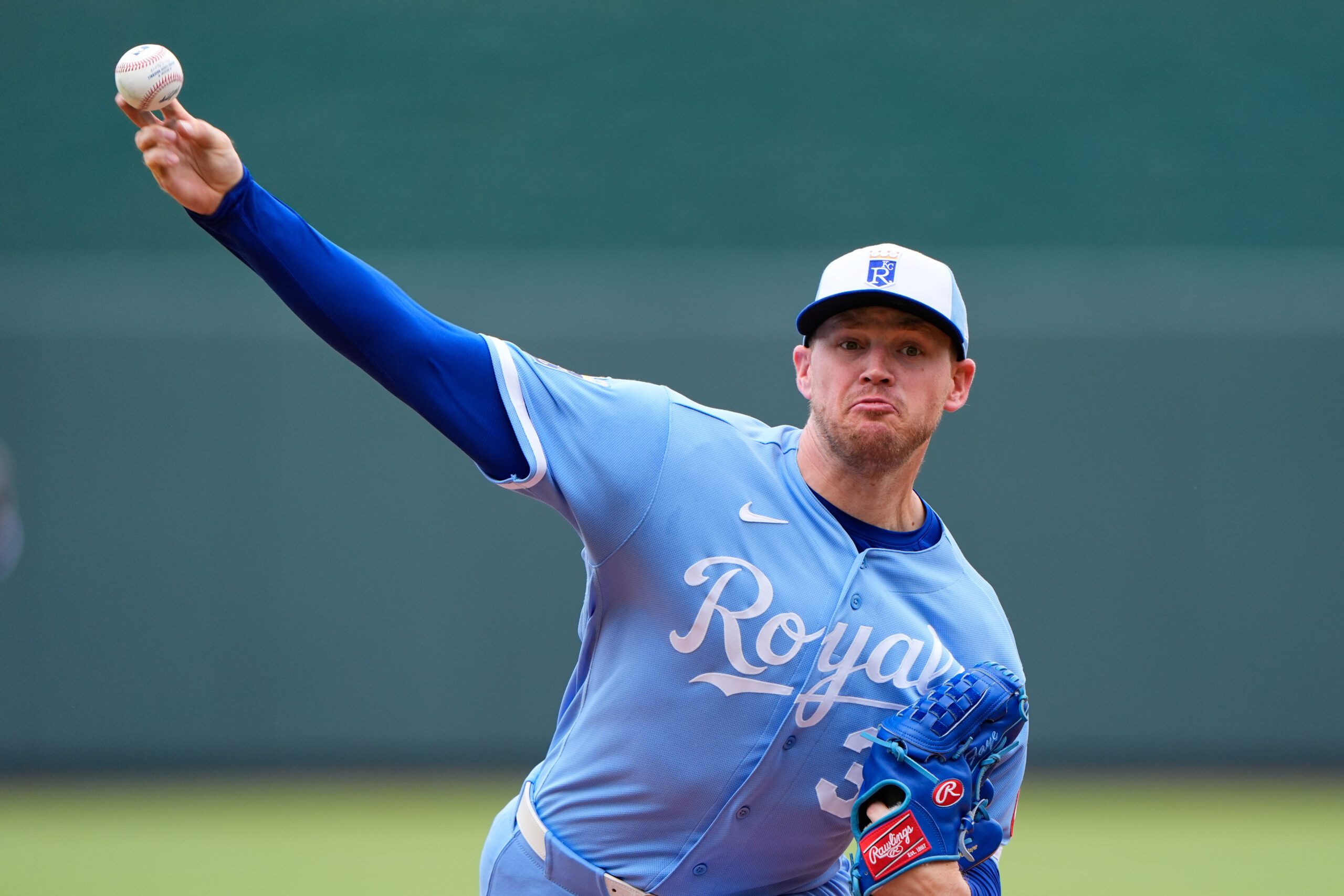 Kolek throws complete-game shutout and Royals top Mariners